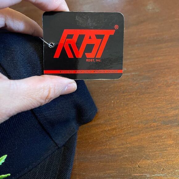 NWT Black Trucker Hat with Green Leaf Snapback One Size Fits All - Picture 3 of 7